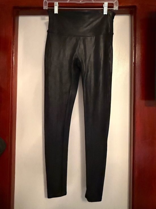 SPANX Pants - SPANX Black Leggings with Red Logo Tag